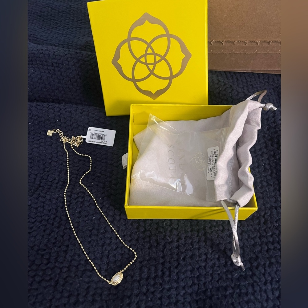 NEW Kendra Scott necklace